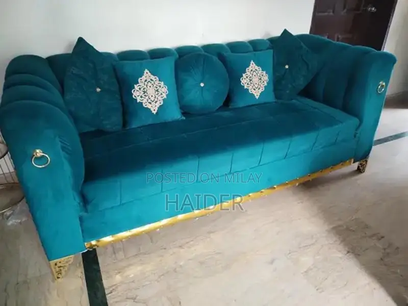 6 Seater Sofa Set with 1 Big Central Table for Sale
