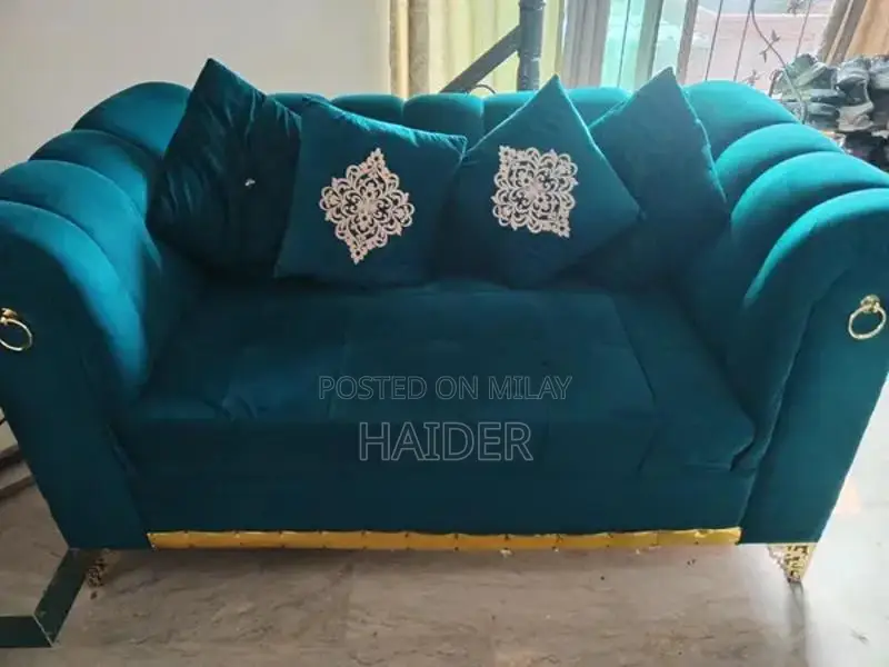 6 Seater Sofa Set with 1 Big Central Table for Sale