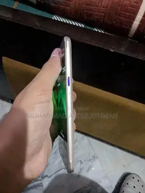 Samsung Galaxy j5 (2016].  smooth display does not lag.