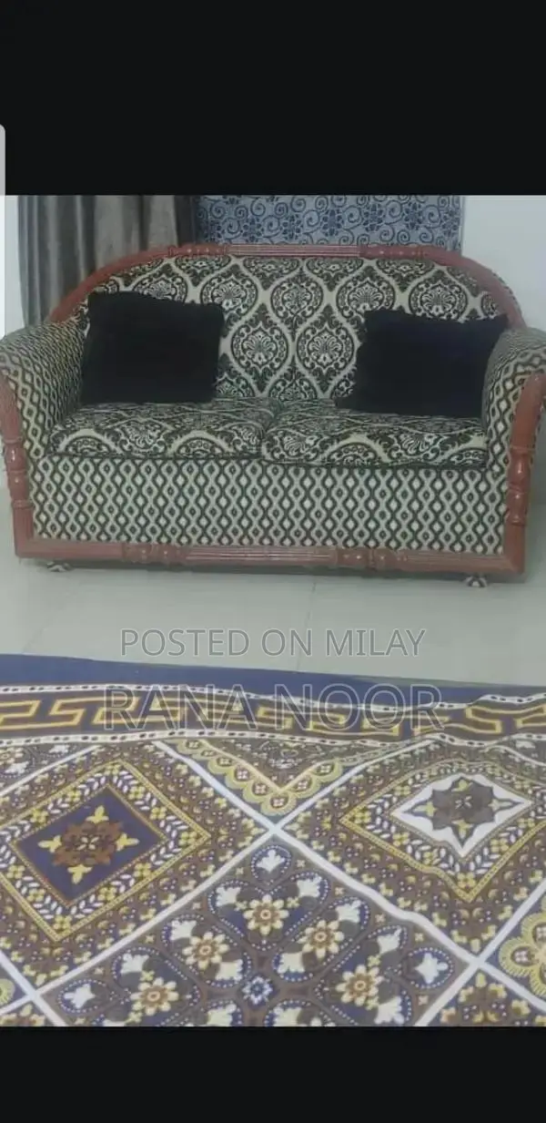 3 seater old sofa set