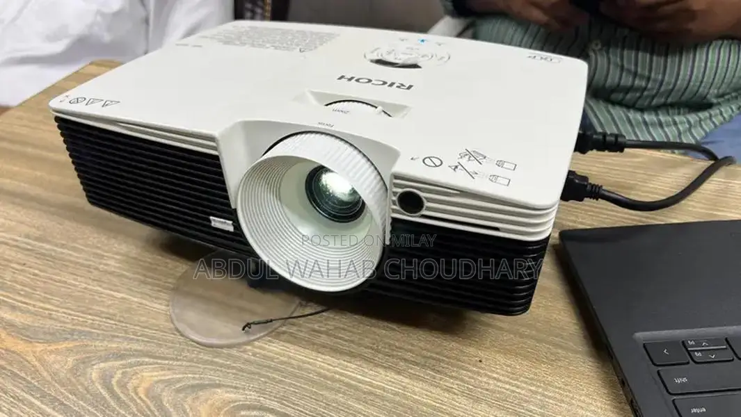 RICOH W 2240  MULTIMEDIA PROJECTOR