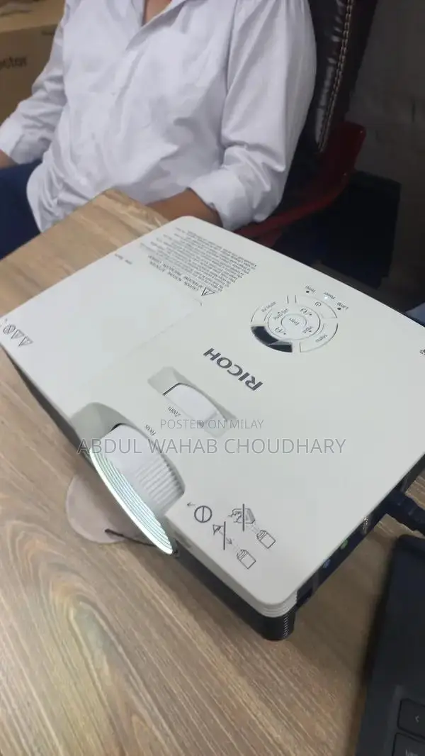 RICOH W 2240  MULTIMEDIA PROJECTOR