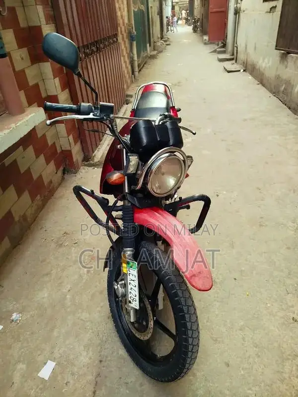 2018 Yamaha 125cc Motorcycle - First Owner, Excellent Condition