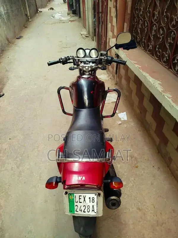 2018 Yamaha 125cc Motorcycle - First Owner, Excellent Condition