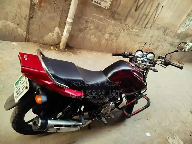 2018 Yamaha 125cc Motorcycle - First Owner, Excellent Condition