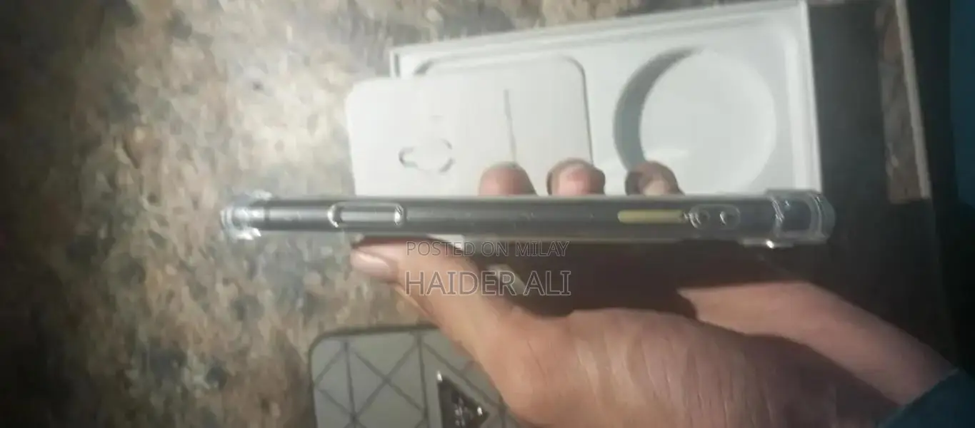 Apple iPhone 11 64GB Unlocked Smartphone with Face ID