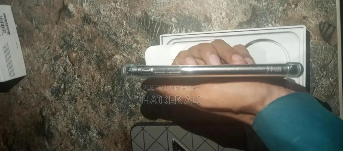 Apple iPhone 11 64GB Unlocked Smartphone with Face ID