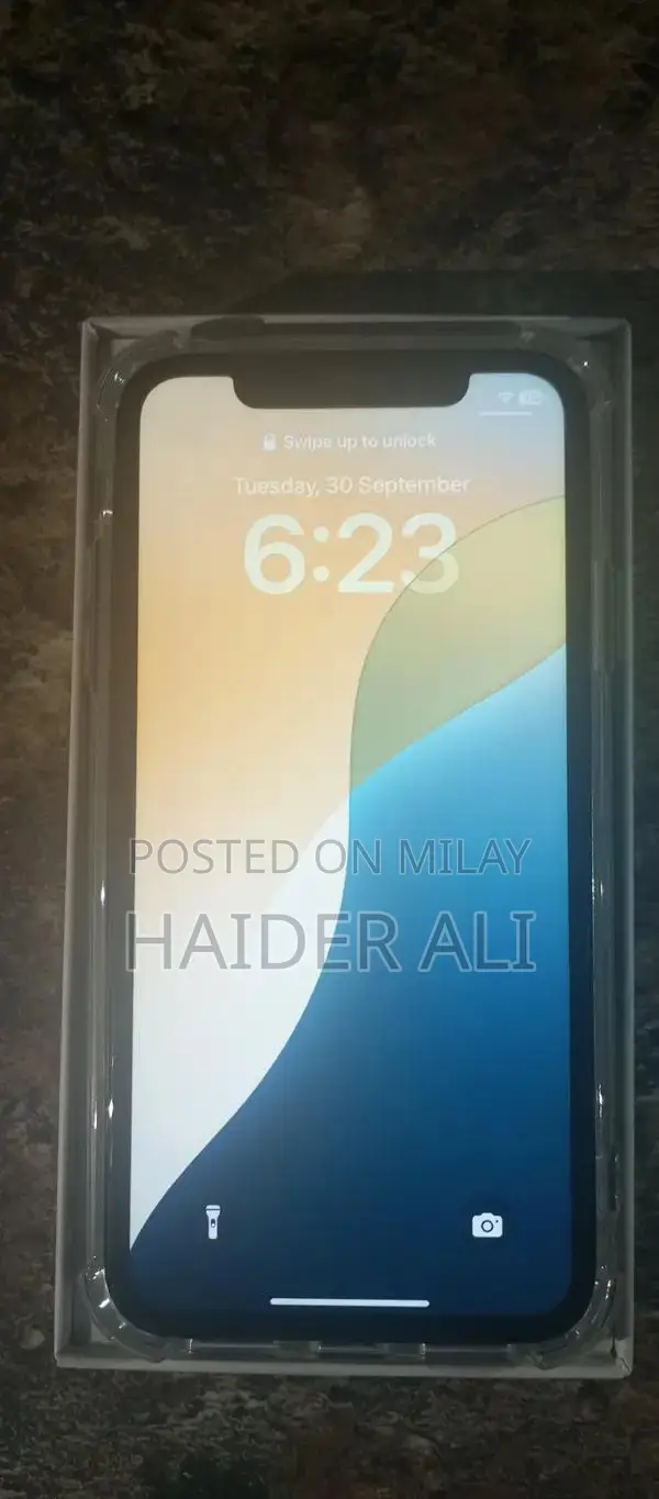 Apple iPhone 11 64GB Unlocked Smartphone with Face ID