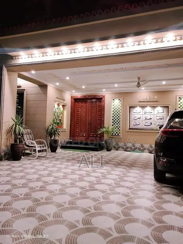 Luxurious 1 Kanal Fully Furnished House with 7 Bedrooms