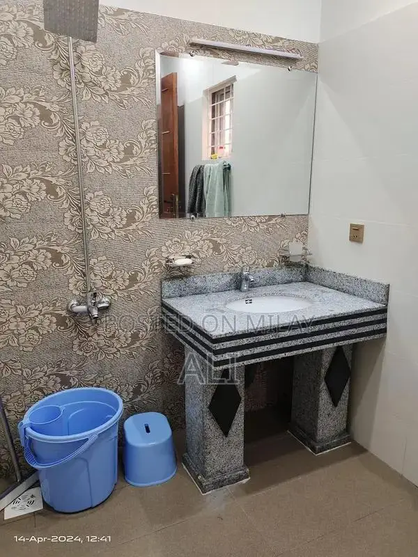 Luxurious 1 Kanal Fully Furnished House with 7 Bedrooms