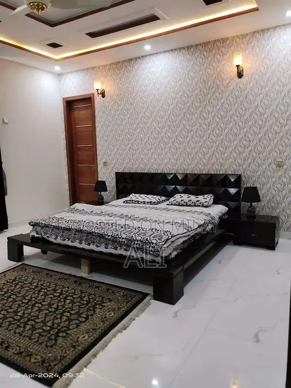 Luxurious 1 Kanal Fully Furnished House with 7 Bedrooms