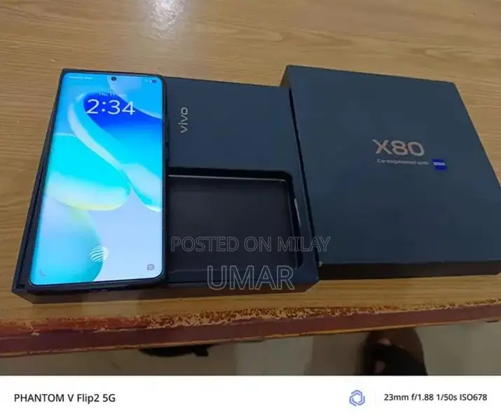 Premium Smartphone with Zeiss Optics and 120Hz Display