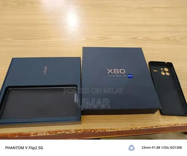 Premium Smartphone with Zeiss Optics and 120Hz Display