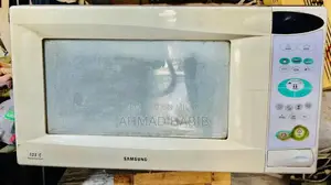 Samsung Family-Size Microwave Oven - Reliable Kitchen Appliance