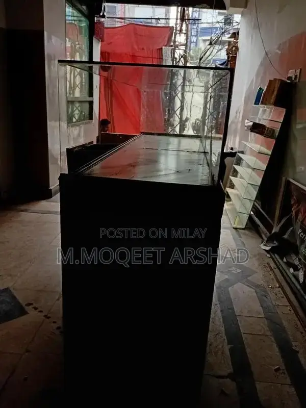 Wooden Jewelry Counter Display with Wheels and Mirror