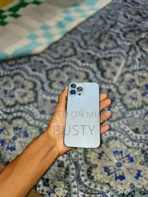 High-Performance Smartphone with Advanced Camera and Gaming Features