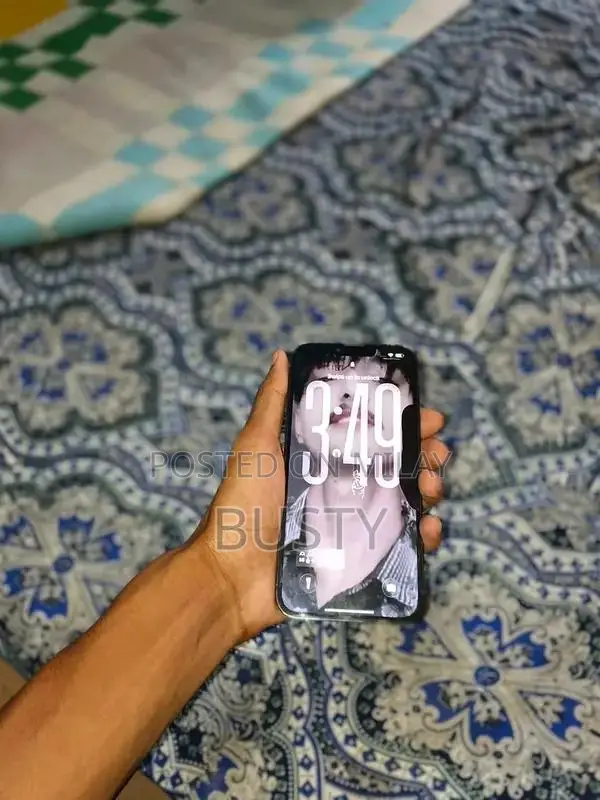 High-Performance Smartphone with Advanced Camera and Gaming Features