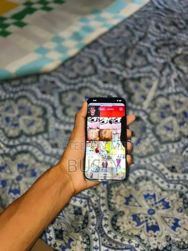 High-Performance Smartphone with Advanced Camera and Gaming Features