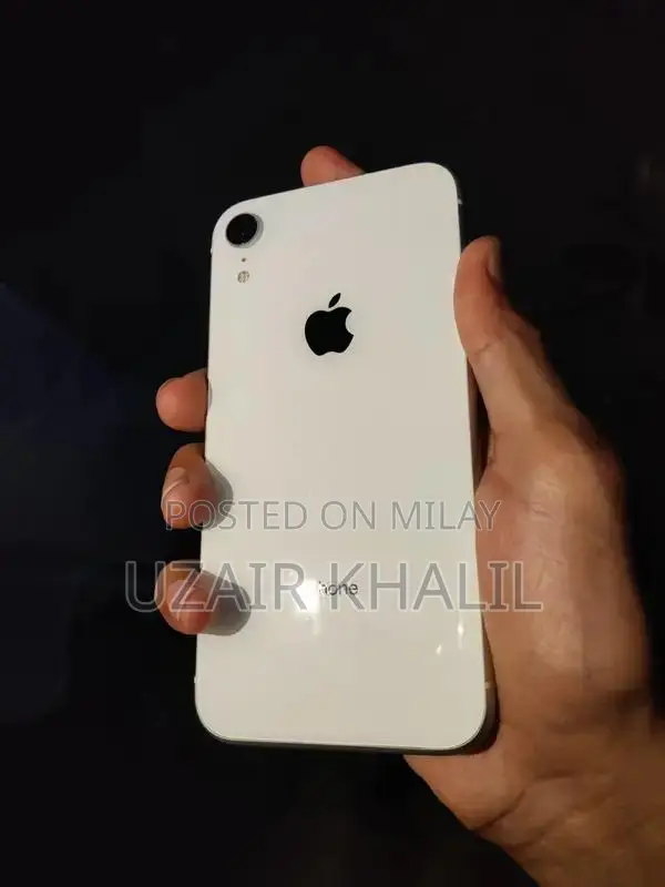 iPhone XR 64GB Smartphone with Original Accessories