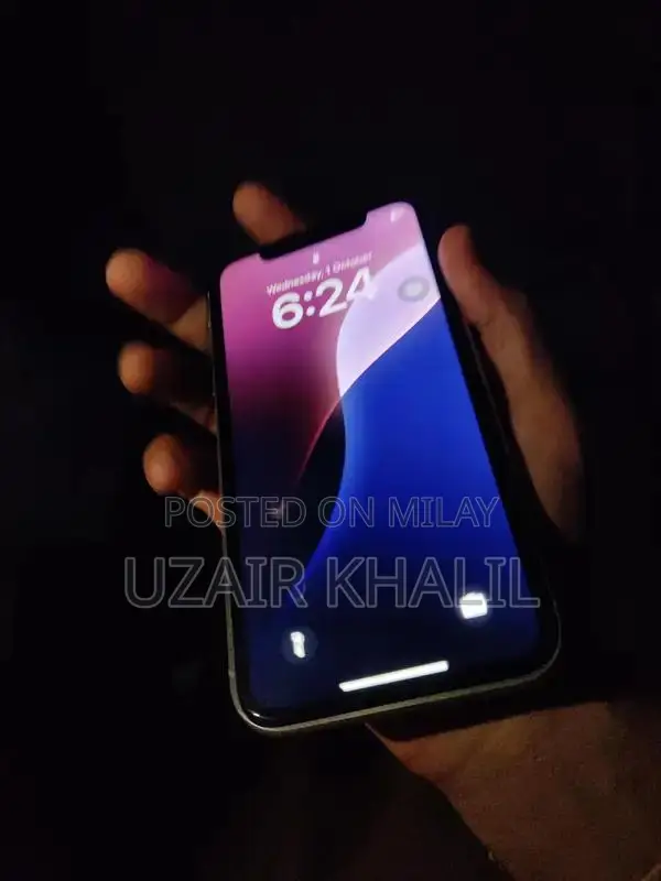 iPhone XR 64GB Smartphone with Original Accessories