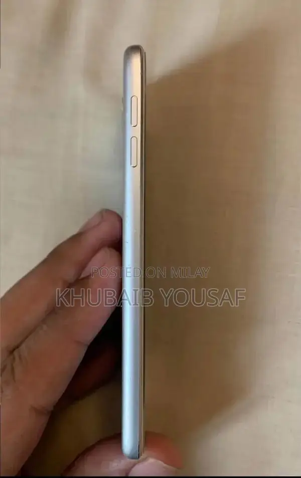 iPod Touch 7th Generation 32GB Portable Media Player