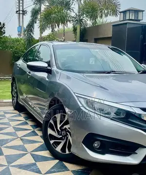 Photo - 2017 Honda Civic Oriel - Low Mileage Pristine Condition Sedan