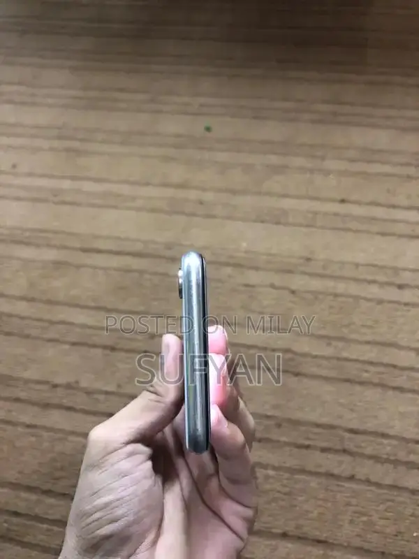 Pristine iPhone X Unlocked with Original Accessories