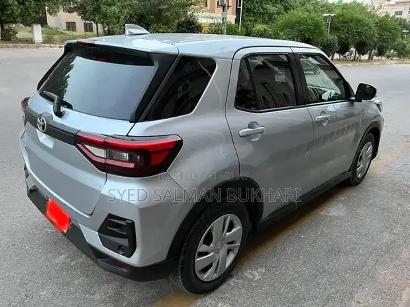 Toyota Raize 2021 Compact SUV - Fresh Import Luxury Crossover