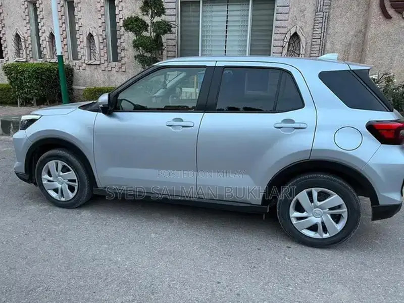 Toyota Raize 2021 Compact SUV - Fresh Import Luxury Crossover