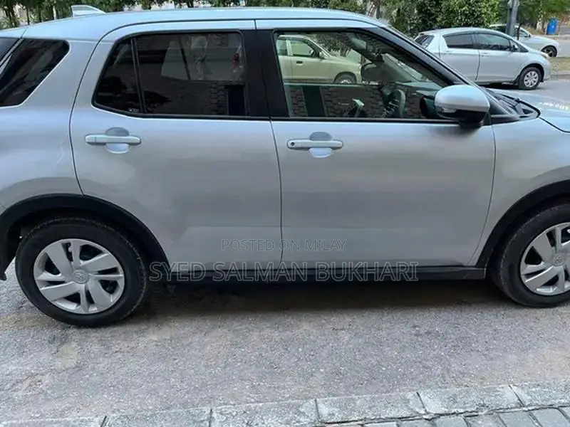 Toyota Raize 2021 Compact SUV - Fresh Import Luxury Crossover