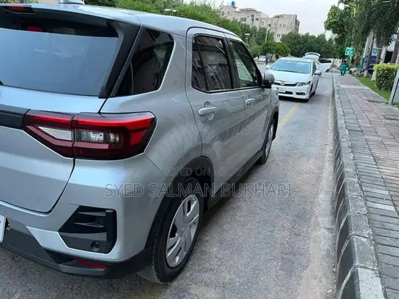 Toyota Raize 2021 Compact SUV - Fresh Import Luxury Crossover