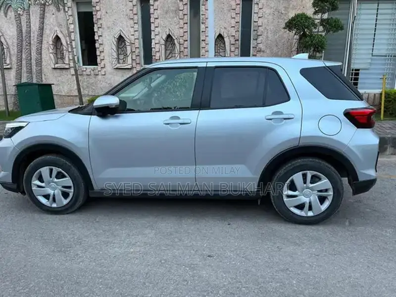 Toyota Raize 2021 Compact SUV - Fresh Import Luxury Crossover