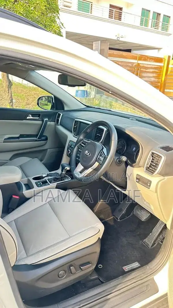 2024 KIA Sportage AWD - Premium SUV with Low Mileage