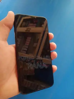 Iphone 11 pro max sim glitch sims All working. Factory unlock