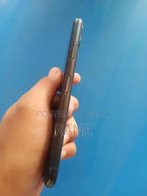 Iphone 11 pro max sim glitch sims All working. Factory unlock