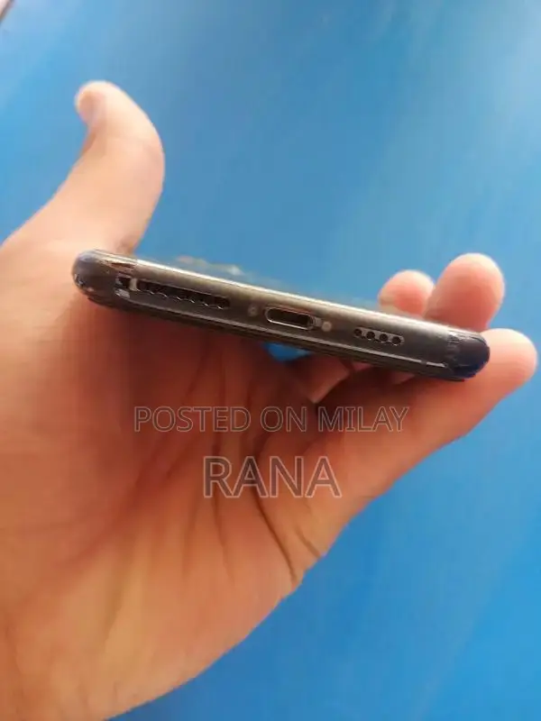 Iphone 11 pro max sim glitch sims All working. Factory unlock