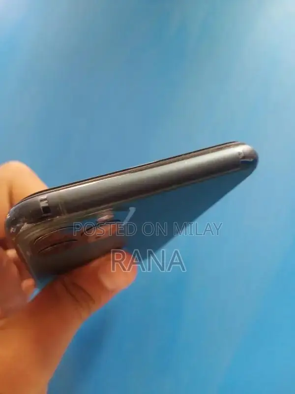 Iphone 11 pro max sim glitch sims All working. Factory unlock