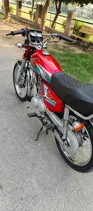 Photo - Honda 125 Like Motorcycle - Near New Condition