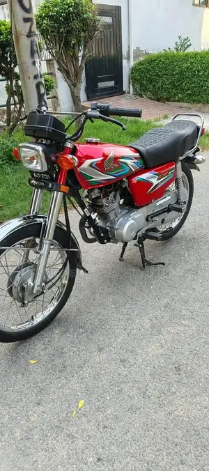Honda 125 Like Motorcycle - Near New Condition