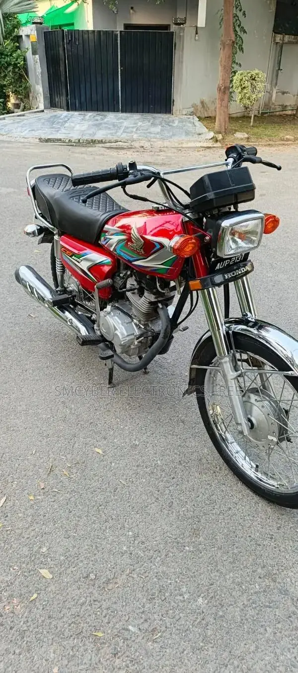 Honda 125 Like Motorcycle - Near New Condition