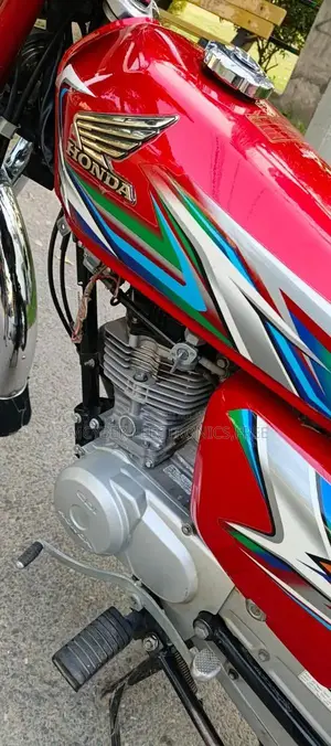 Honda 125 Like Motorcycle - Near New Condition