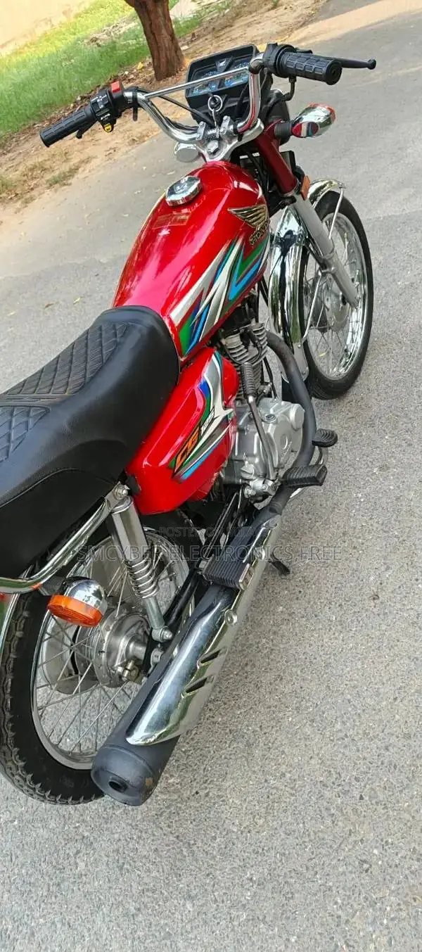 Honda 125 Like Motorcycle - Near New Condition