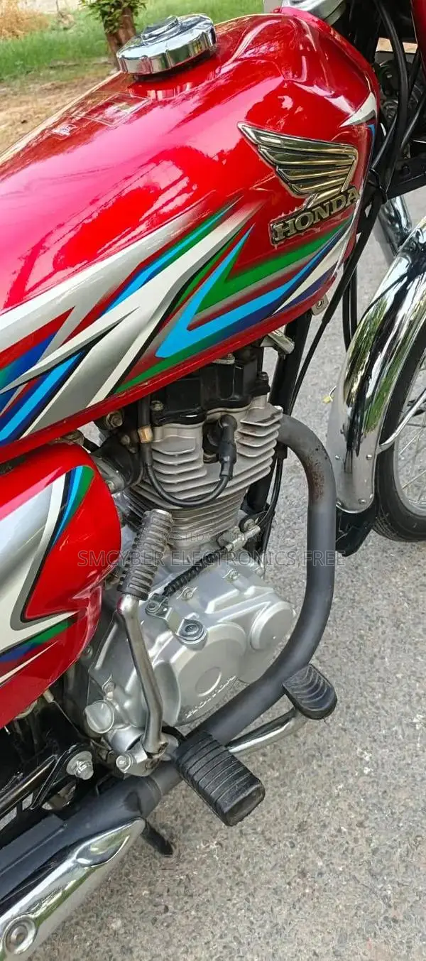 Honda 125 Like Motorcycle - Near New Condition