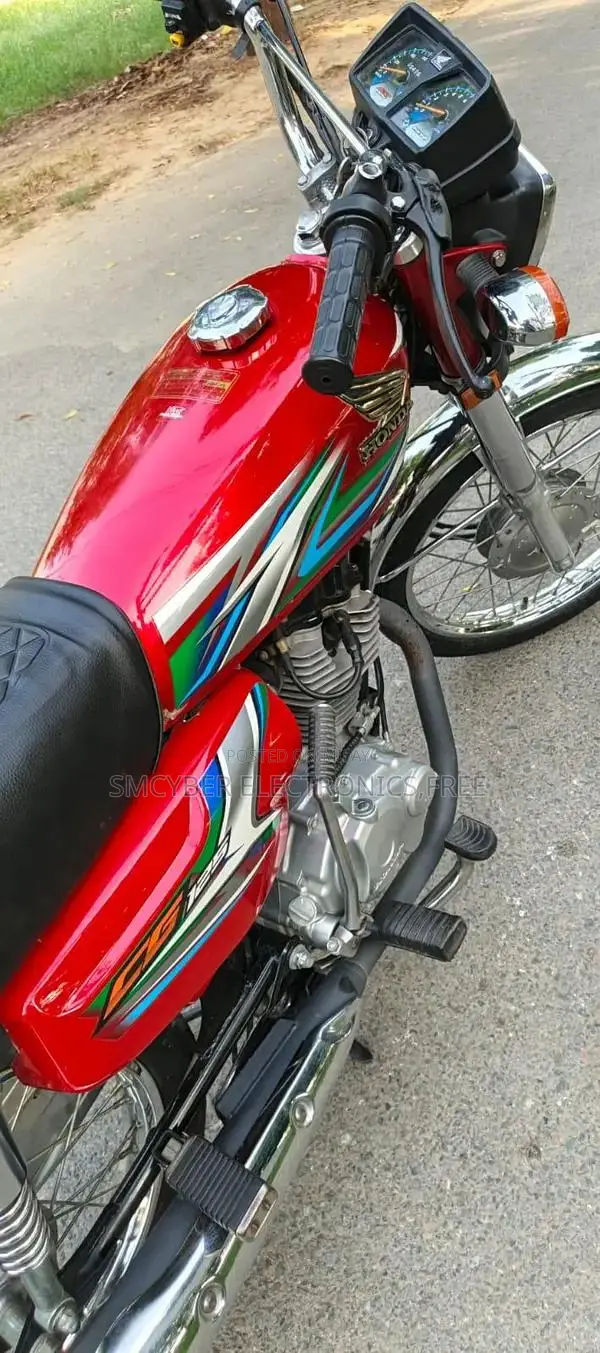 Honda 125 Like Motorcycle - Near New Condition