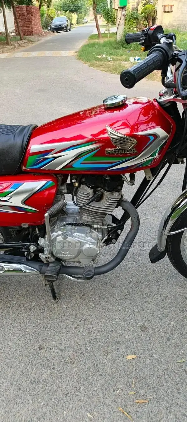 Honda 125 Like Motorcycle - Near New Condition