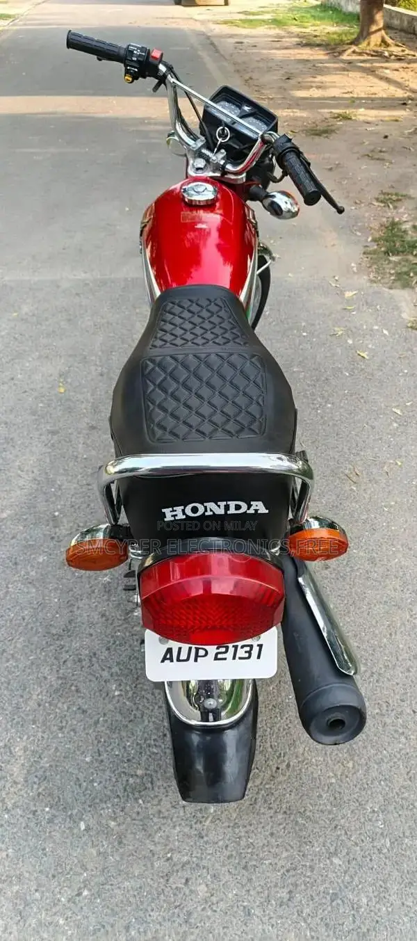 Honda 125 Like Motorcycle - Near New Condition