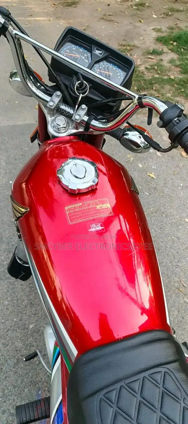 Honda 125 Like Motorcycle - Near New Condition