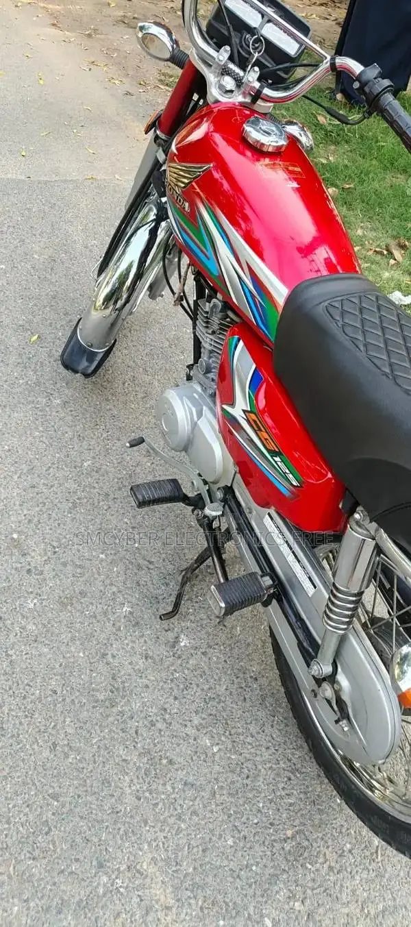 Honda 125 Like Motorcycle - Near New Condition