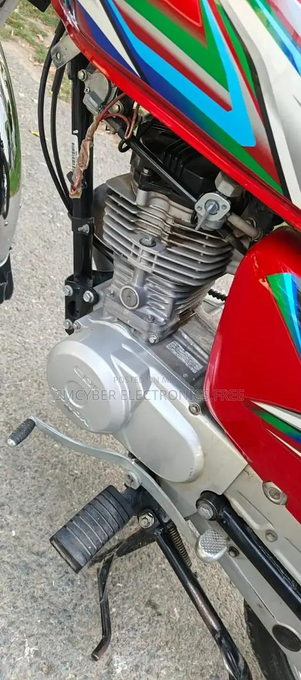 Honda 125 Like Motorcycle - Near New Condition