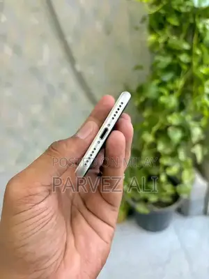 Apple iPhone SE 2020 64GB Smartphone, Pristine Condition